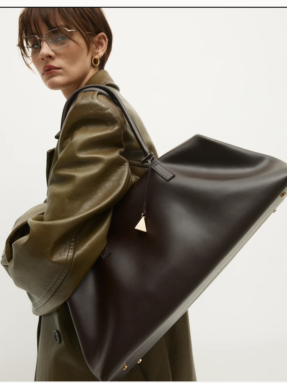Verafied Club large Leather Tote in Dark Brown - Picture 3 of 12
